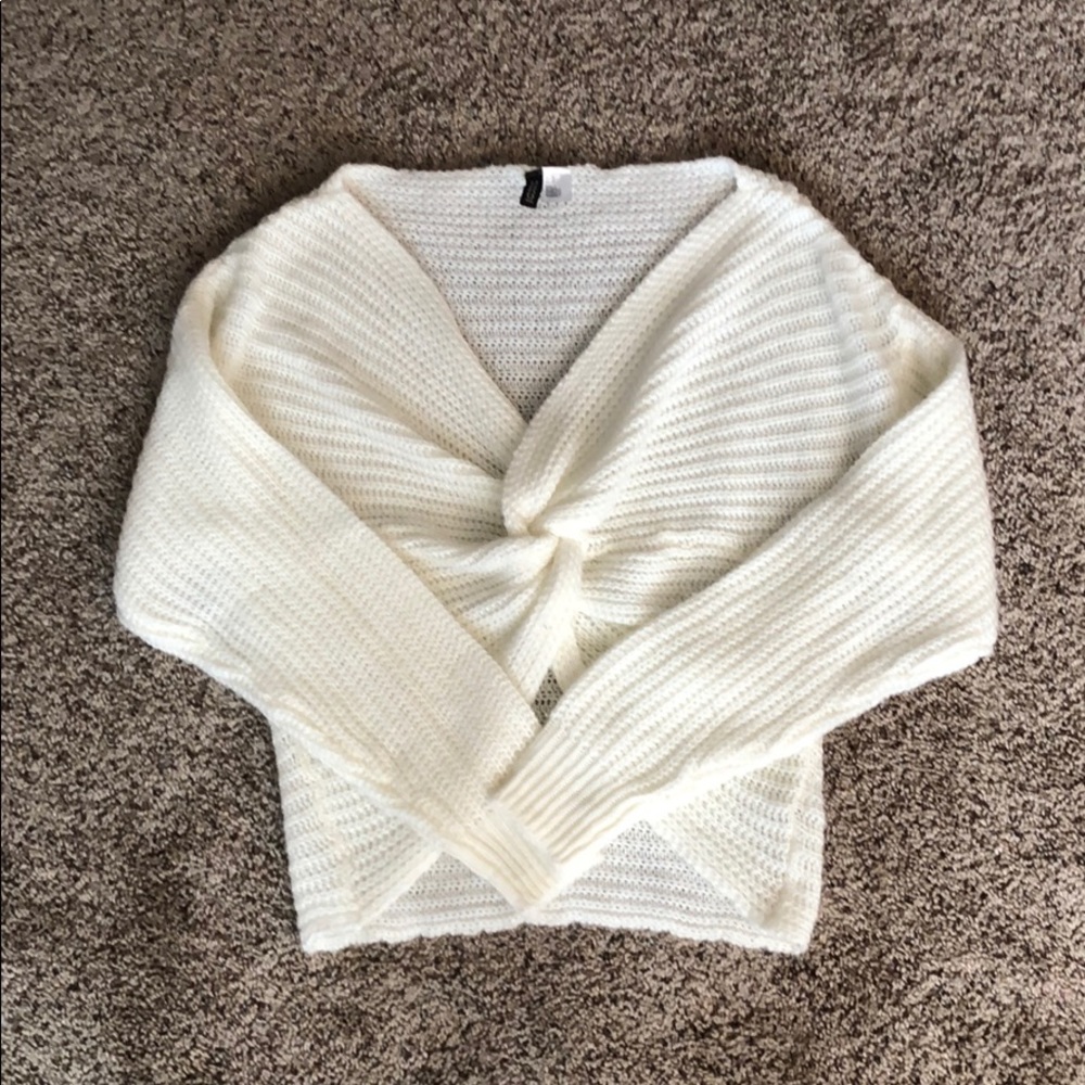 H&M DIVIDED knotted white sweater